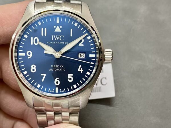 IWC Pilot's Watch Collection with Date Display - 图片 2