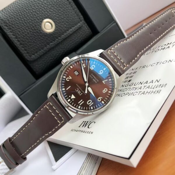 IWC Pilot's Watch Collection with Date Display - 图片 6