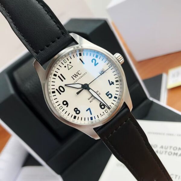 IWC Pilot's Watch Collection with Date Display - 图片 4