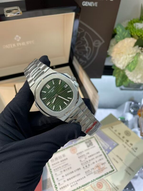 Patek Philippe Sporty Elegance Nautilus Collection - 图片 3