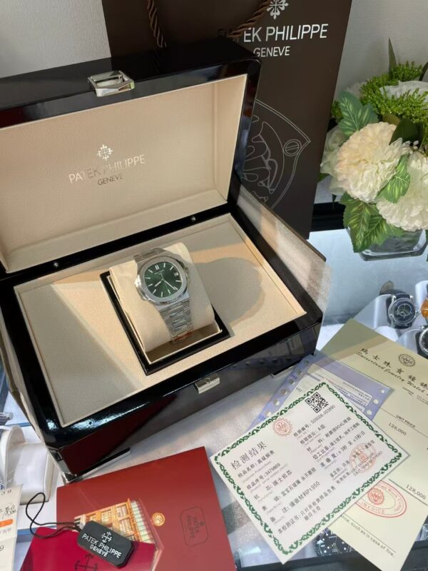 Patek Philippe Sporty Elegance Nautilus Collection - 图片 5