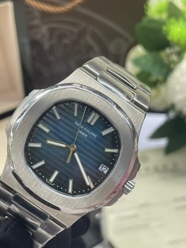 Patek Philippe Sporty Elegance Nautilus Collection - 图片 3