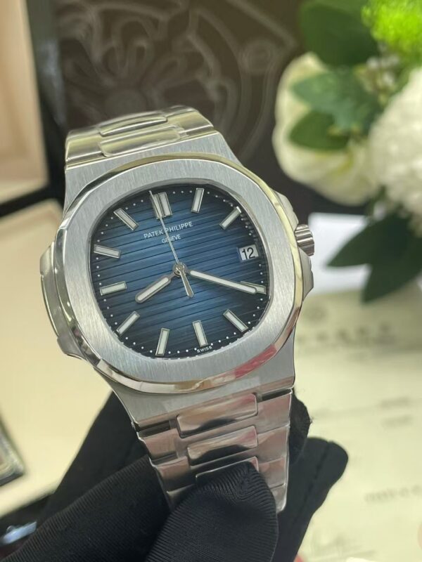 Patek Philippe Sporty Elegance Nautilus Collection - 图片 4